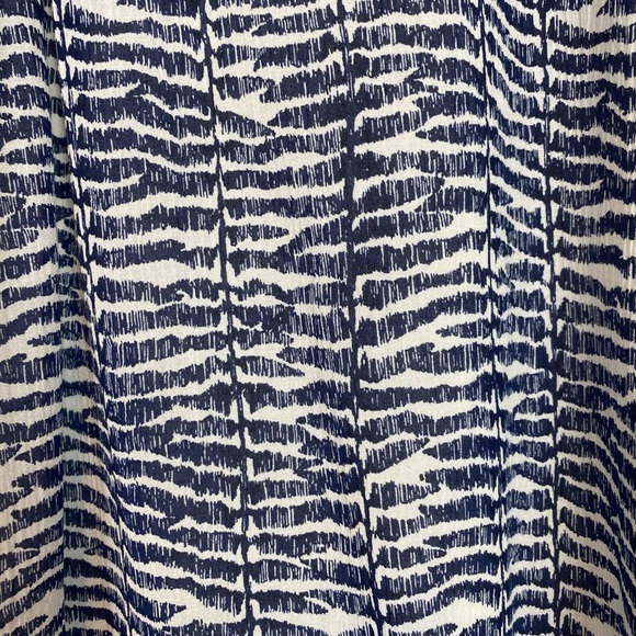 Vineyard Vines silk blouse size 16. EUC. - Picture 4 of 4